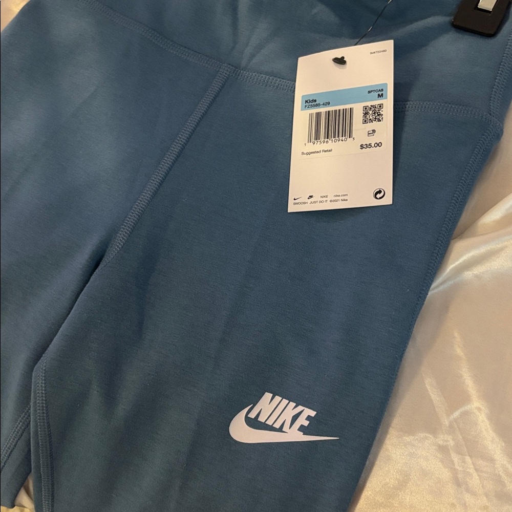 Nike High Rise Flares - Picture 2 of 2